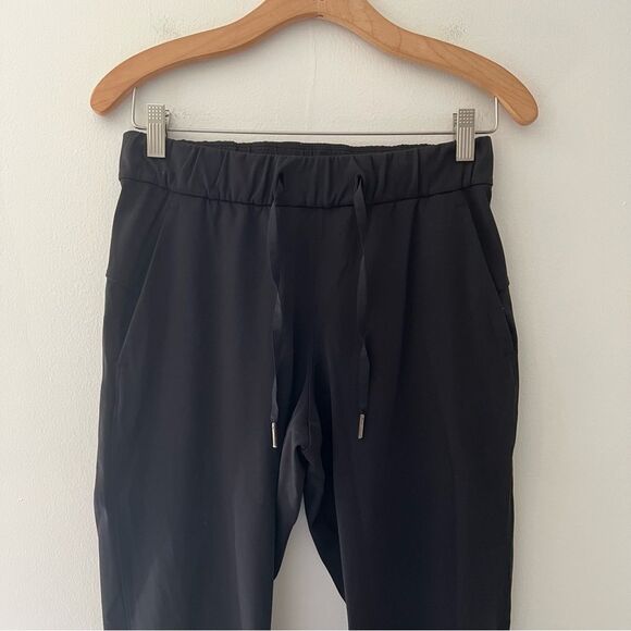Lululemon Pants On The Fly Pants Ankle Tapered Pull On Black Size 4 Travel - Picture 2 of 9